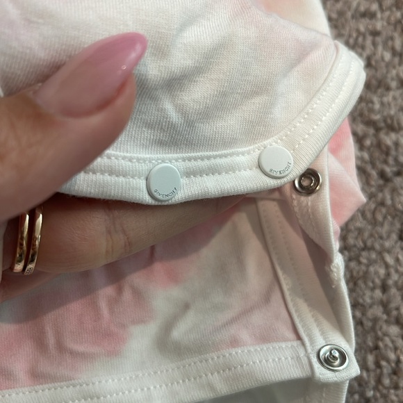 Newborn Givenchy longsleeve Snap with bib and box - Picture 5 of 8